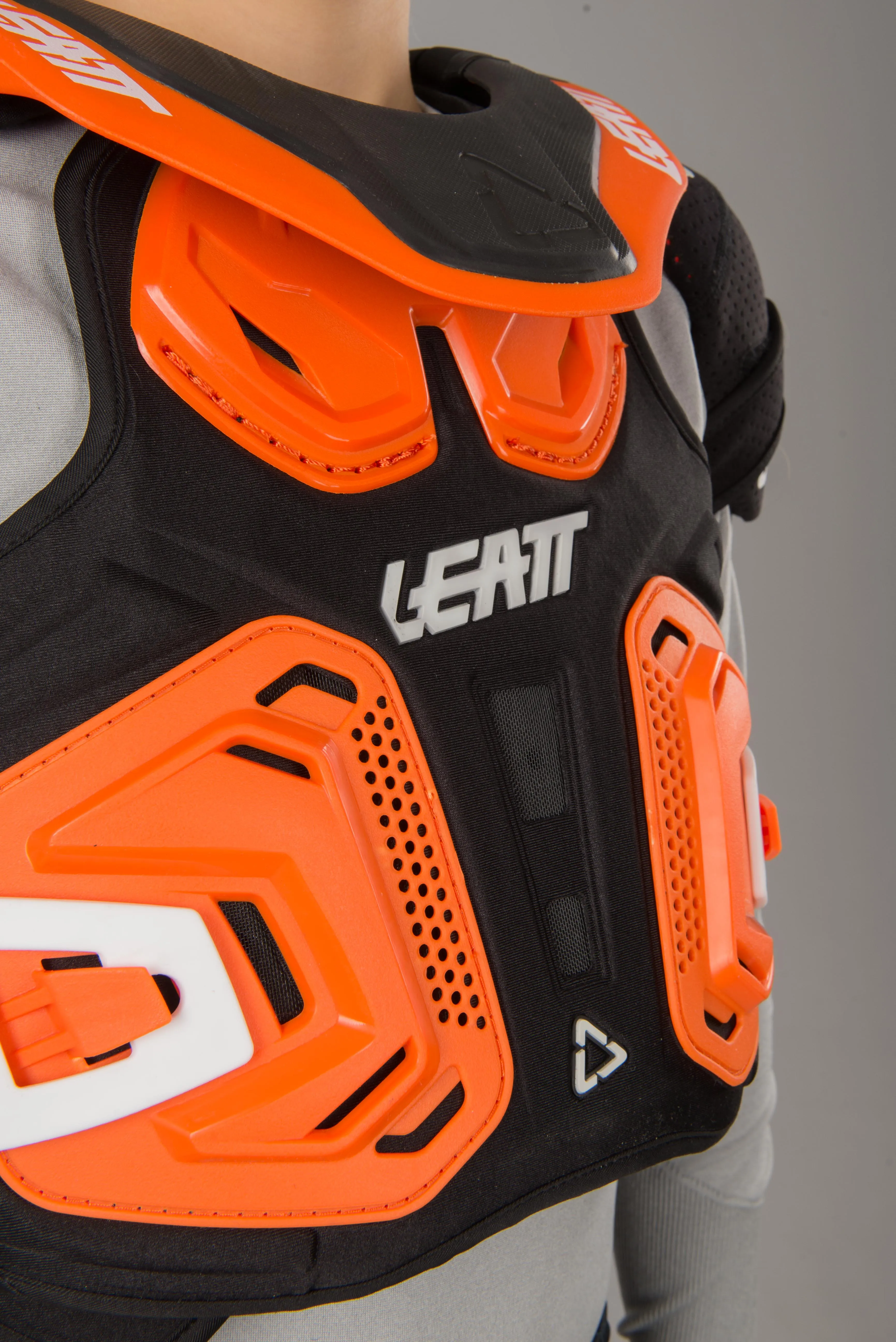 Peto Leatt 2.0 Junior Naranja